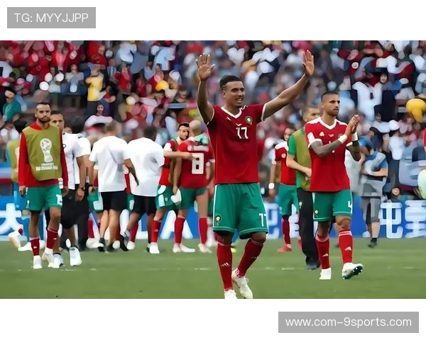 法甲摩纳哥传中猛攻接连,禁区局势混乱