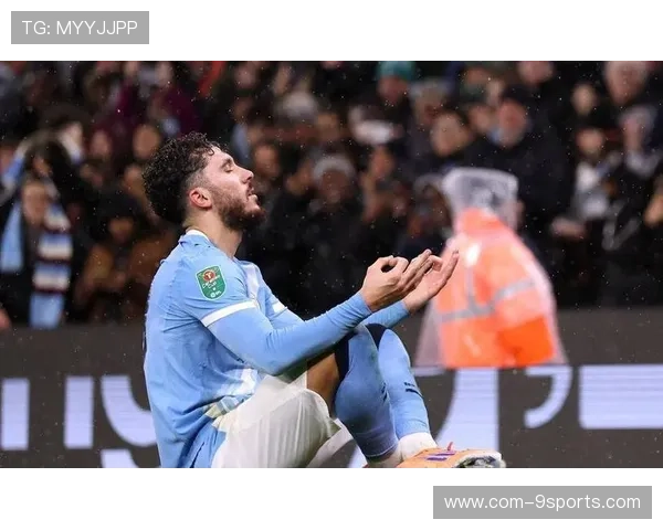 曼城前场围抢持续施压