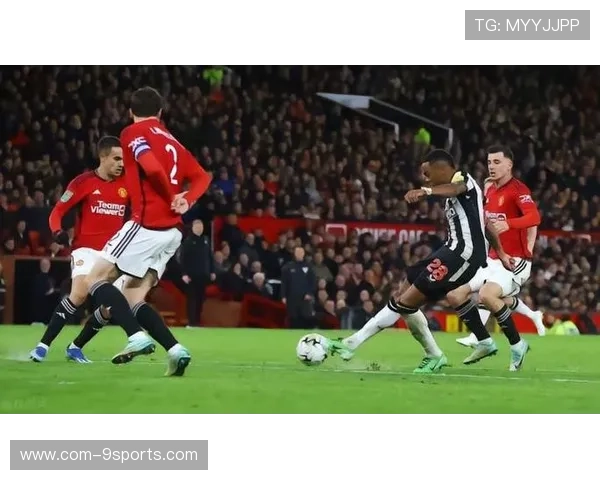 纽卡斯尔威洛克弧顶抽射定格精彩进球